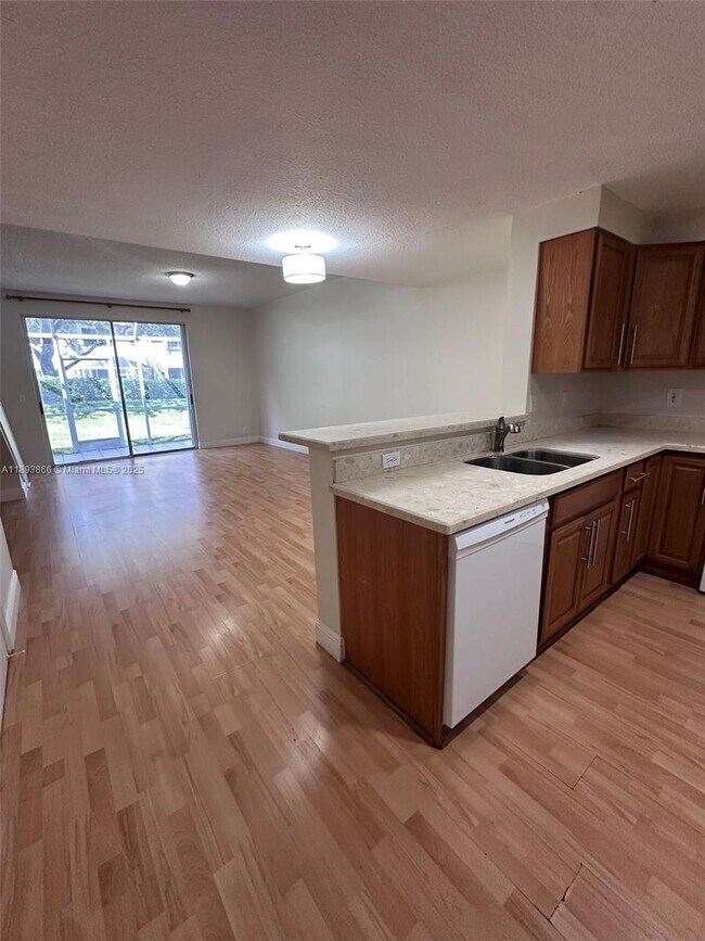 Building Photo - 1350 Sorrento Dr