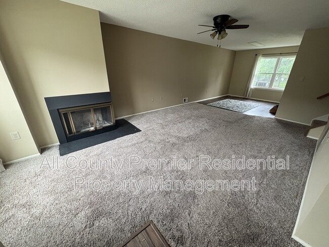 Building Photo - 3605 Pinhorn Dr