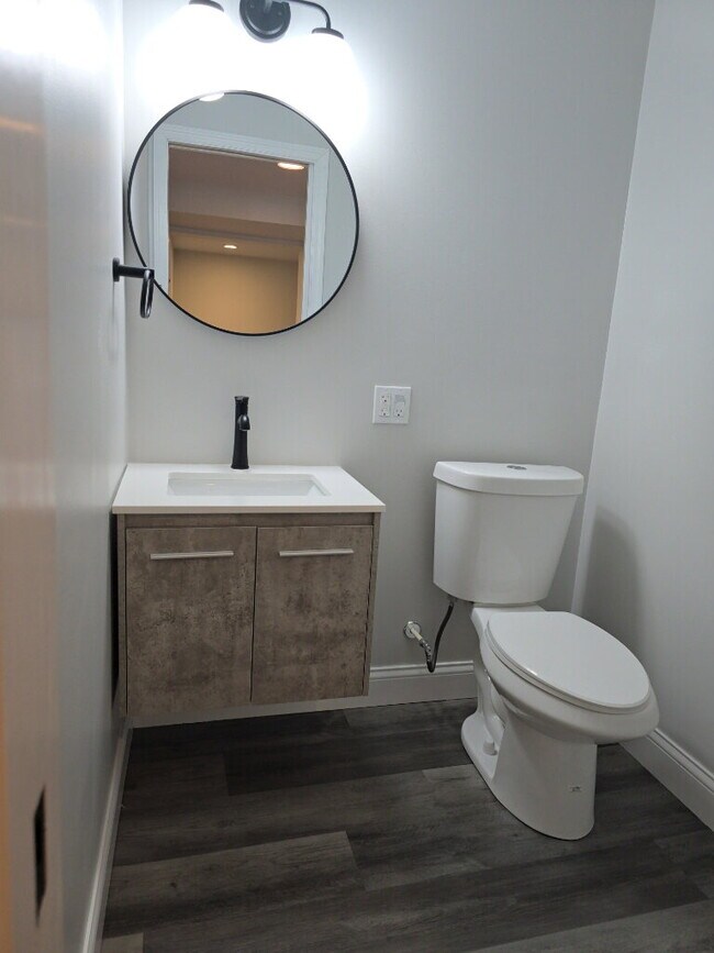 Building Photo - 4 Edam Ct