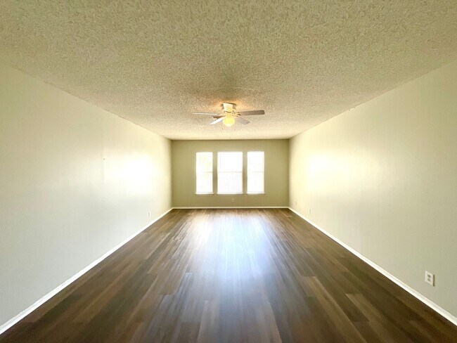 Building Photo - 3BD/2.5BA Dover Ridge Home Near 1604 – No Carpet, Fenced Yard & Covered Patio!