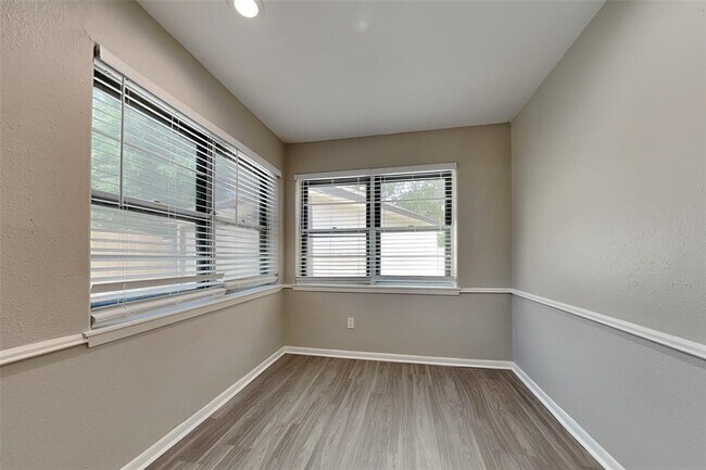Building Photo - 2318 Turtle Creek Dr
