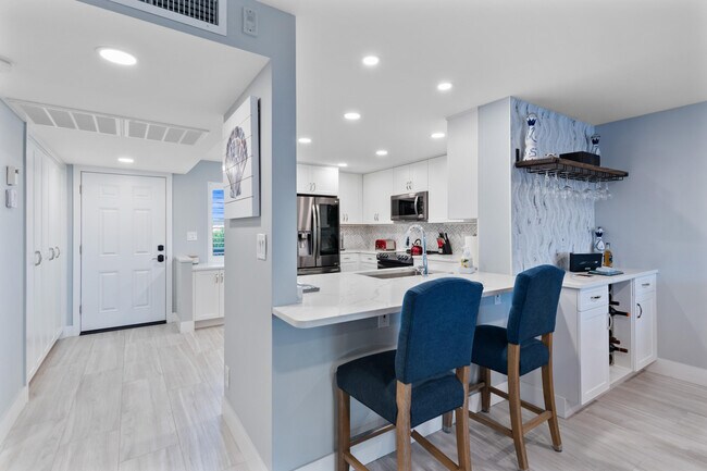 Building Photo - 2871 N Ocean Blvd