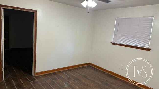 Building Photo - WINTER MOVE-IN SPECIAL: 50% OFF 1ST FULL MONTH OF RENT** (**see description for details)