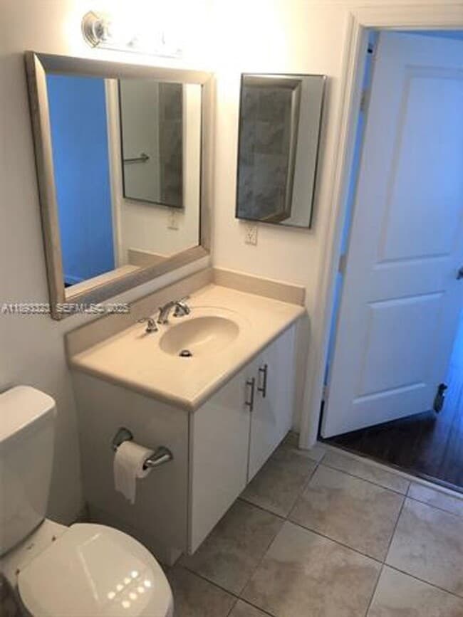 Building Photo - 7900 Harbor Island Dr