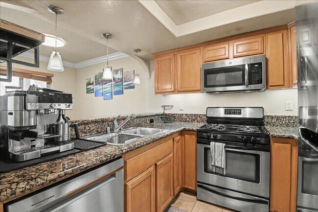 Building Photo - Walk to Balboa Park from This Beautiful Golden Hill Condo with Two Side-by-Side Parking Spaces