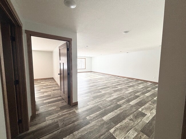 Building Photo - 577 Main St W