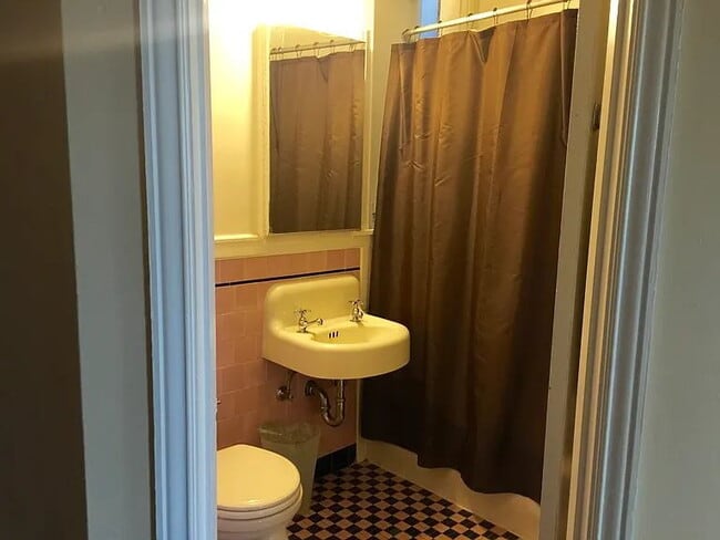 Building Photo - "Charming 1-Bedroom Oasis in Prime San Francisco Location!"