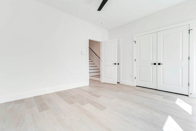 Building Photo - 5636 Dolores St