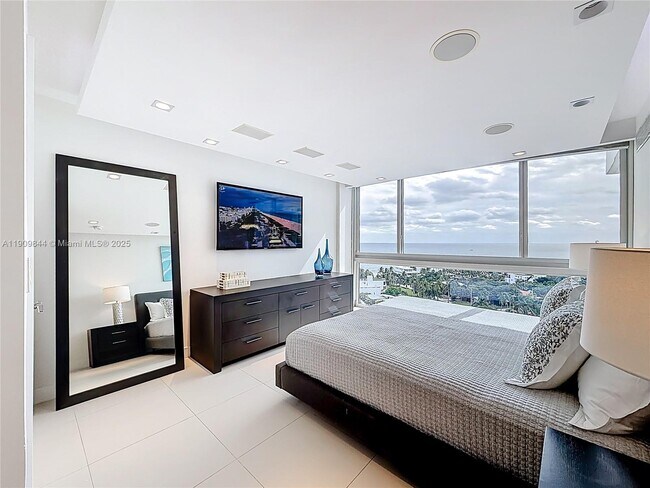 Building Photo - 2715 N Ocean Blvd