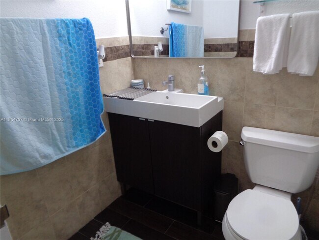 Building Photo - 2501 S Ocean Dr