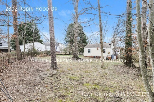 Building Photo - 2802 Robin Hood Dr