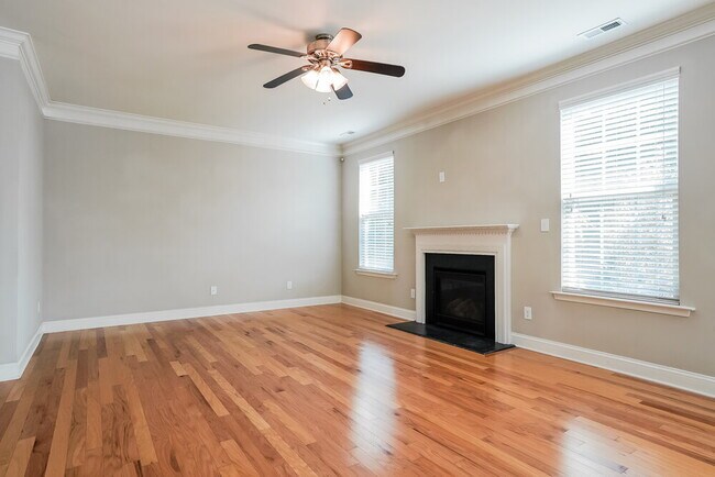 Building Photo - 170 Davelyn Ct