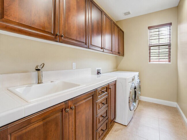 Building Photo - 3035 Arroyo Seco