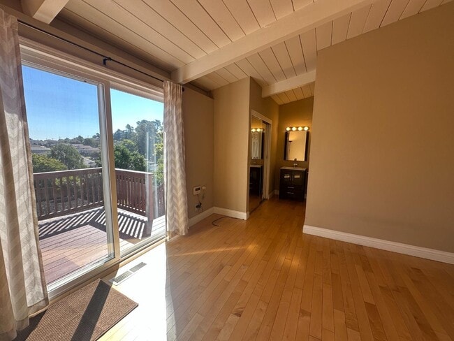 Building Photo - 2350 Rosewood Dr