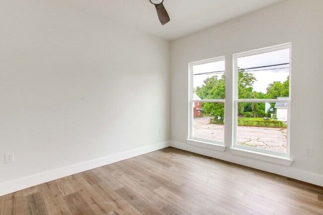 Building Photo - Build in 2025, 3 bed 3 bath near downtown!