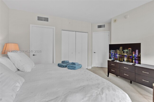Building Photo - 1331 Brickell Bay Dr