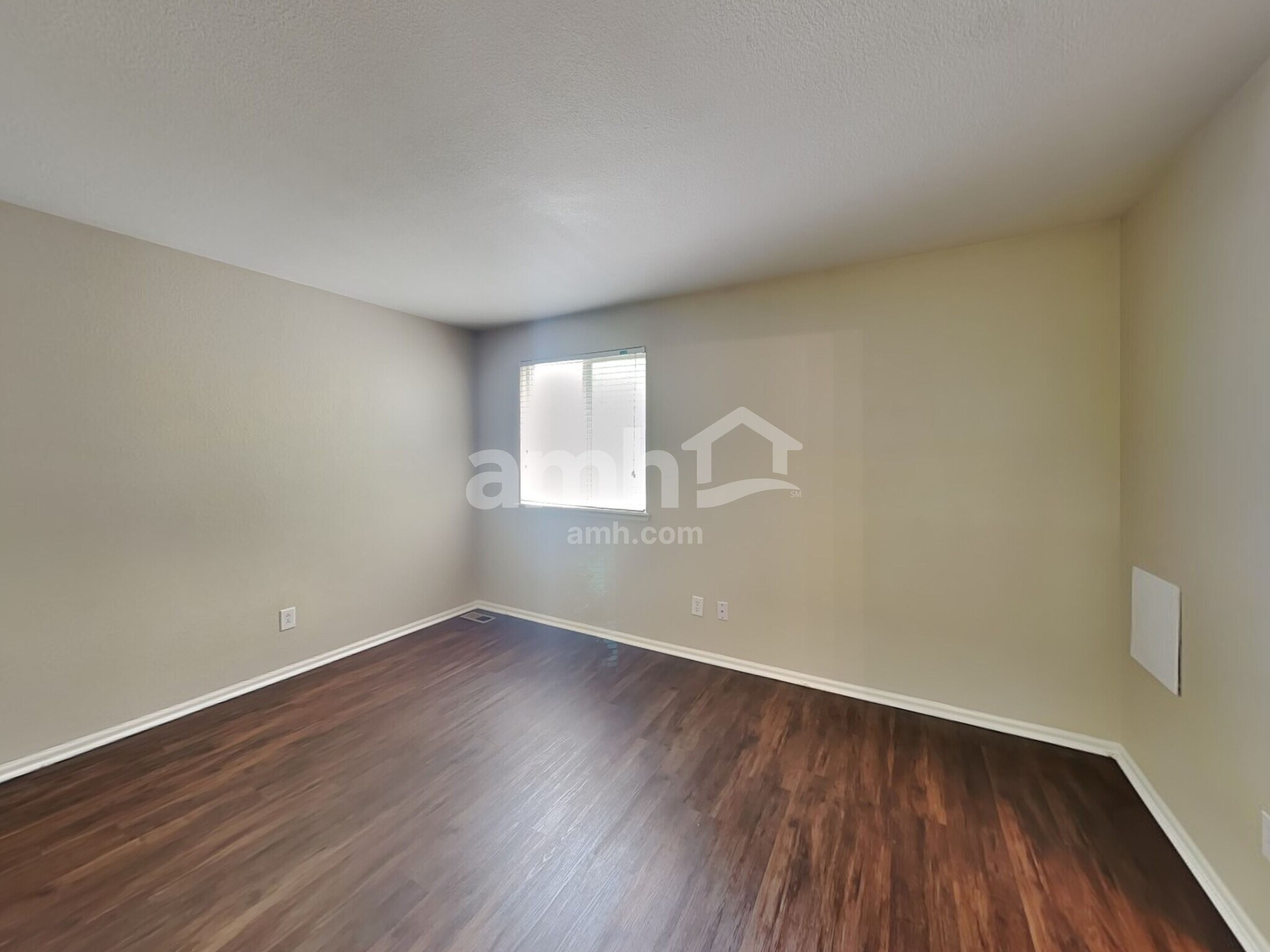 Building Photo - 9826 Kenton Cir