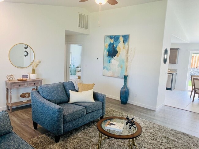 Building Photo - Newer 3 bedroom 2 bath house in Sutherlin