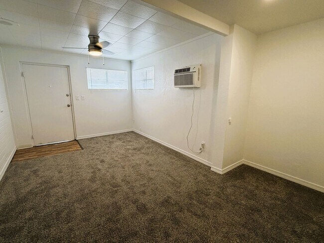 Building Photo - 265 N Oregon St