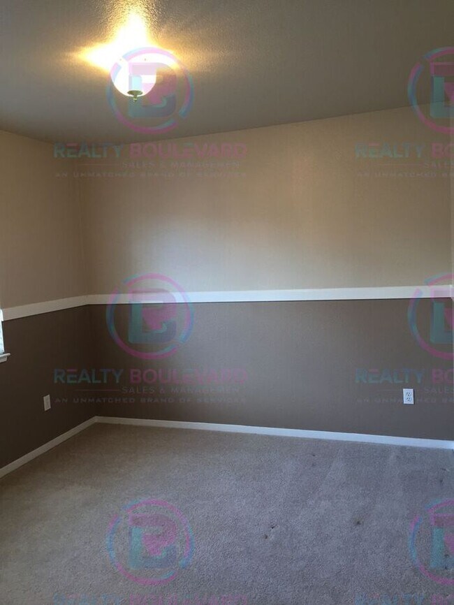 Building Photo - Beautiful 3BR 2 Bath home with RV Parking!!!!!! $1000.00 off Move In!