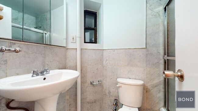 Building Photo - 523 E 85th St