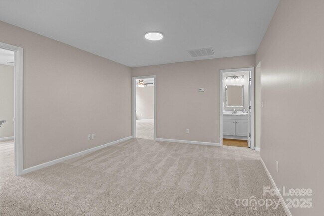 Building Photo - 302 Flanders Dr