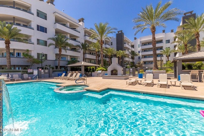 Building Photo - 945 E Playa Del Norte Dr