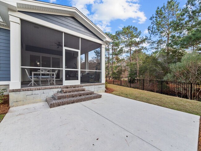 Building Photo - Luxury Home in gated Hampstead Community