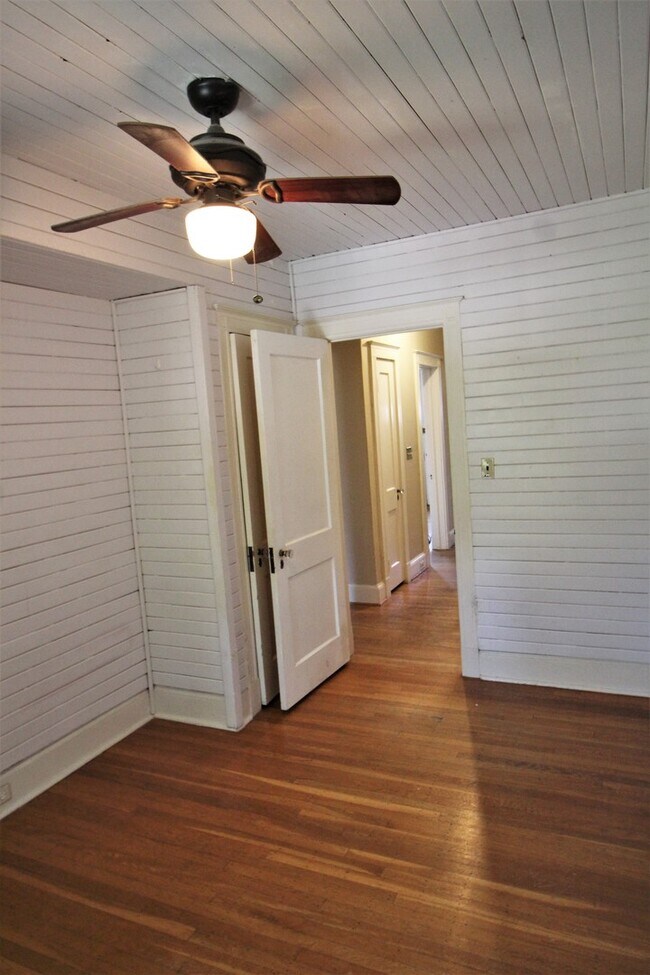 Building Photo - 2026/2027 Off-Campus JHU Spacious 5bd/2ba Rowhome OSP & W/D! Available 6/8