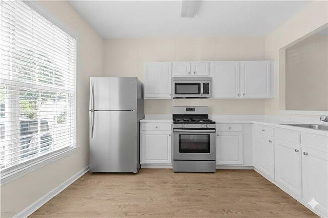 Building Photo - 1010 Bendleton Trce