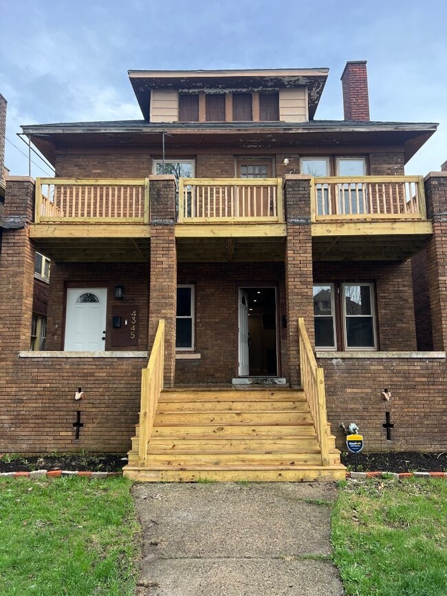 Building Photo - 4345 W Euclid St