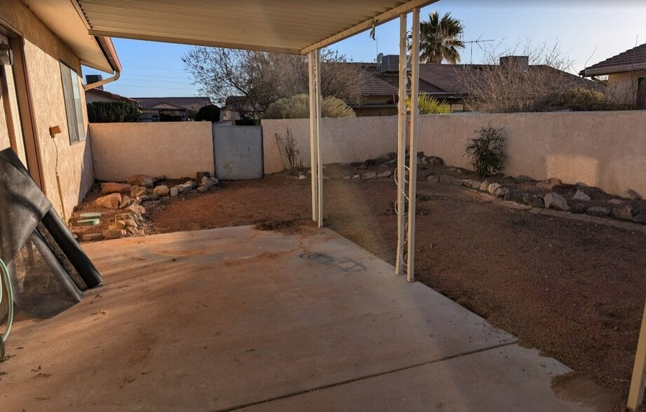 Building Photo - 1075 N 1400 W