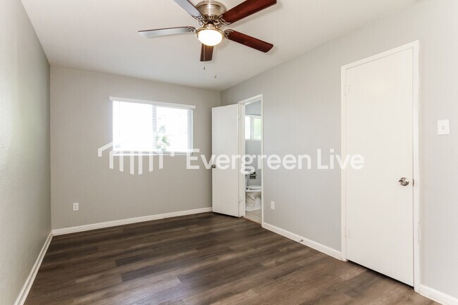 Building Photo - 3410 W Mariposa St