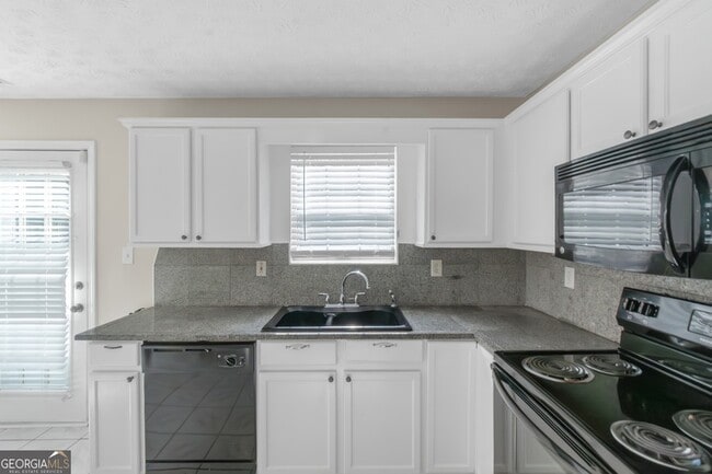 Building Photo - 97 Livingston Ln