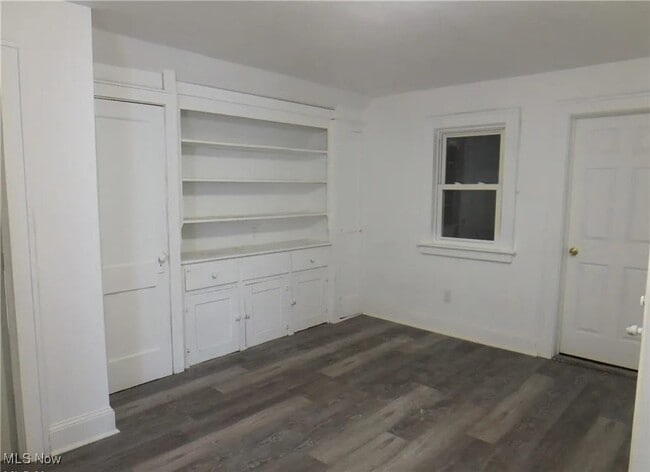 Building Photo - 7906 Rosewood Ave