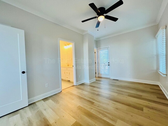 Building Photo - 1904 S Holly St