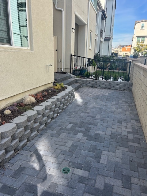 Front Patio - 442 Corral Ct