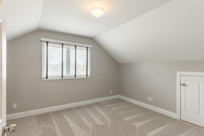 Building Photo - 3 bedroom home in Jefferson Heights