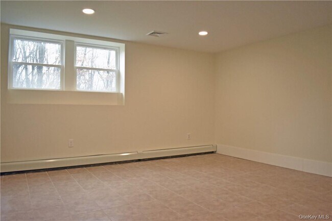 Building Photo - 33 E Vacation Dr