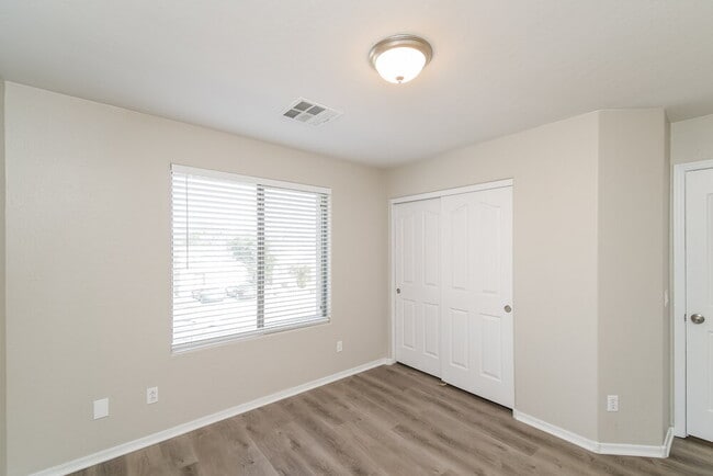 Building Photo - 10915 E Verbina Ln