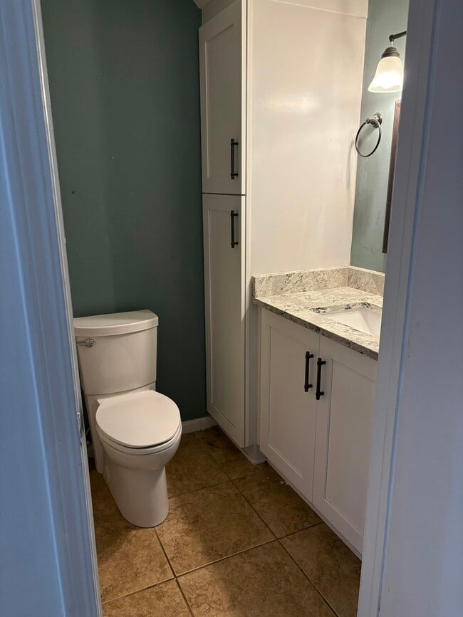 Building Photo - 1310 Altamont Ave NE