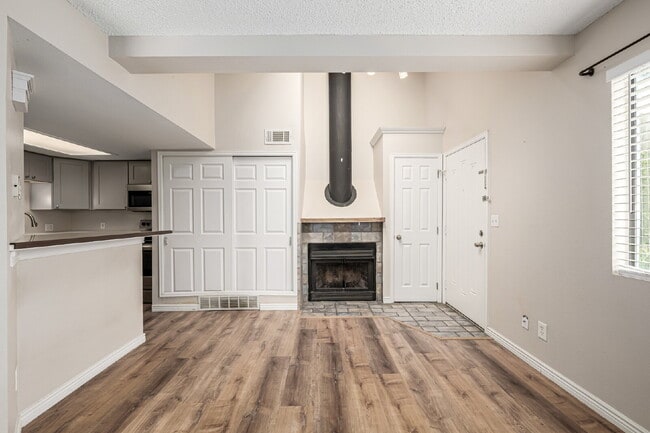 Building Photo - "Cozy 1-Bedroom Condo Retreat in Prime Thornton Location – Perfect for Modern Living!"