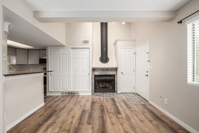 Building Photo - "Cozy 1-Bedroom Condo Retreat in Prime Thornton Location – Perfect for Modern Living!"
