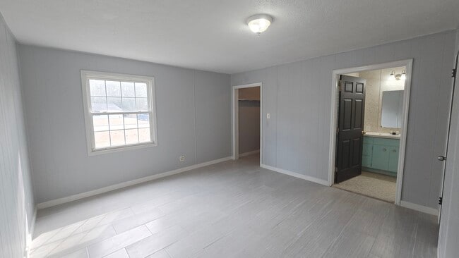 Building Photo - 1384 Aldrich St NE