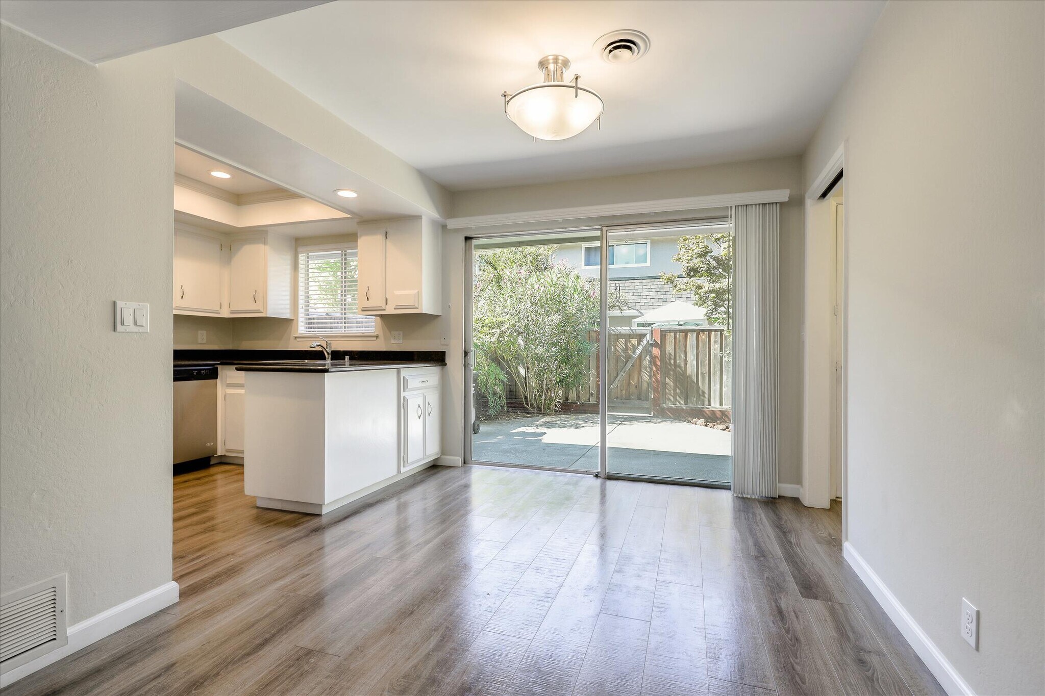 Building Photo - 66 Miramonte Dr