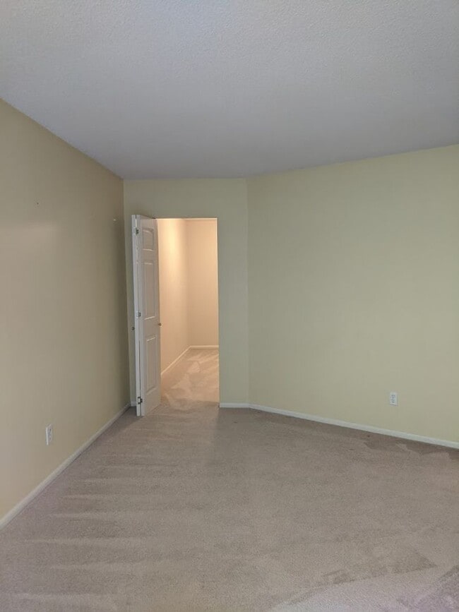 Building Photo - Mercer Island 2 bedroom Condo