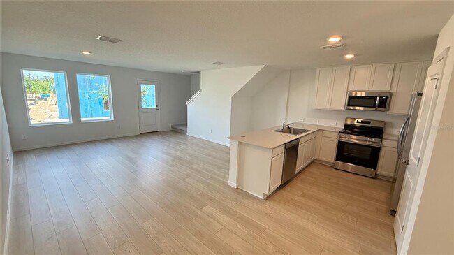 Building Photo - 837 Lynx St