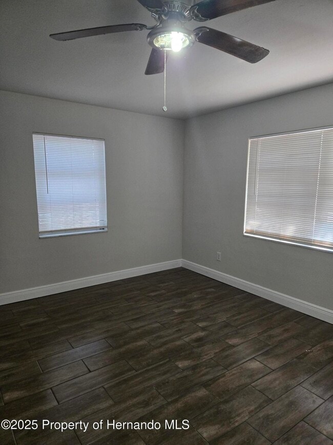 Building Photo - 1049 Barlow Ct