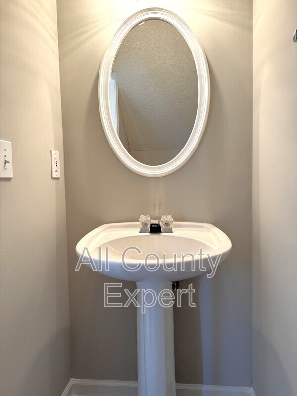 Building Photo - 4123 Howell Park Rd