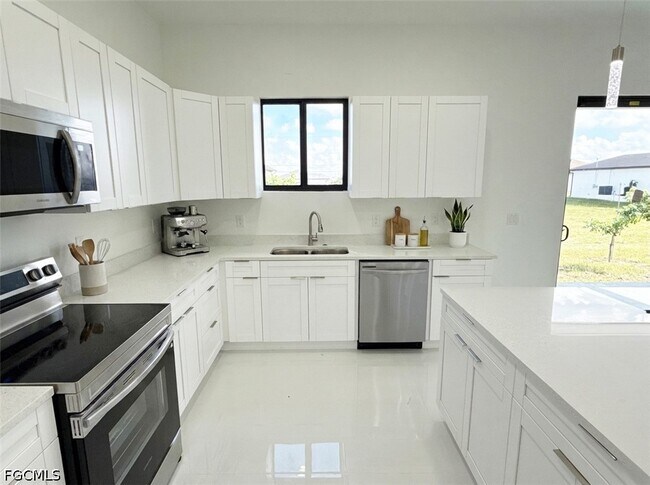 Building Photo - 4113 NW 34th Ln